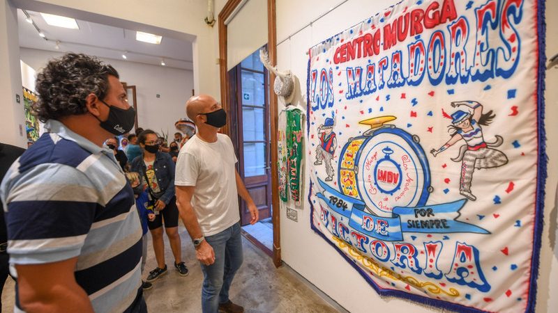 Se inauguró una muestra de trajes y estandartes de las Murgas de San Fernando en el Museo Municipal