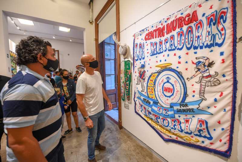 Se inauguró una muestra de trajes y estandartes de las Murgas de San Fernando en el Museo Municipal