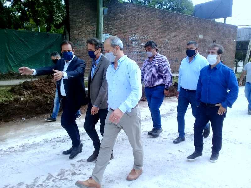 Ariel Sujarchuk y el ministro Katopodis supervisaron importantes obras de repavimentación en Maquinista Savio y Garín