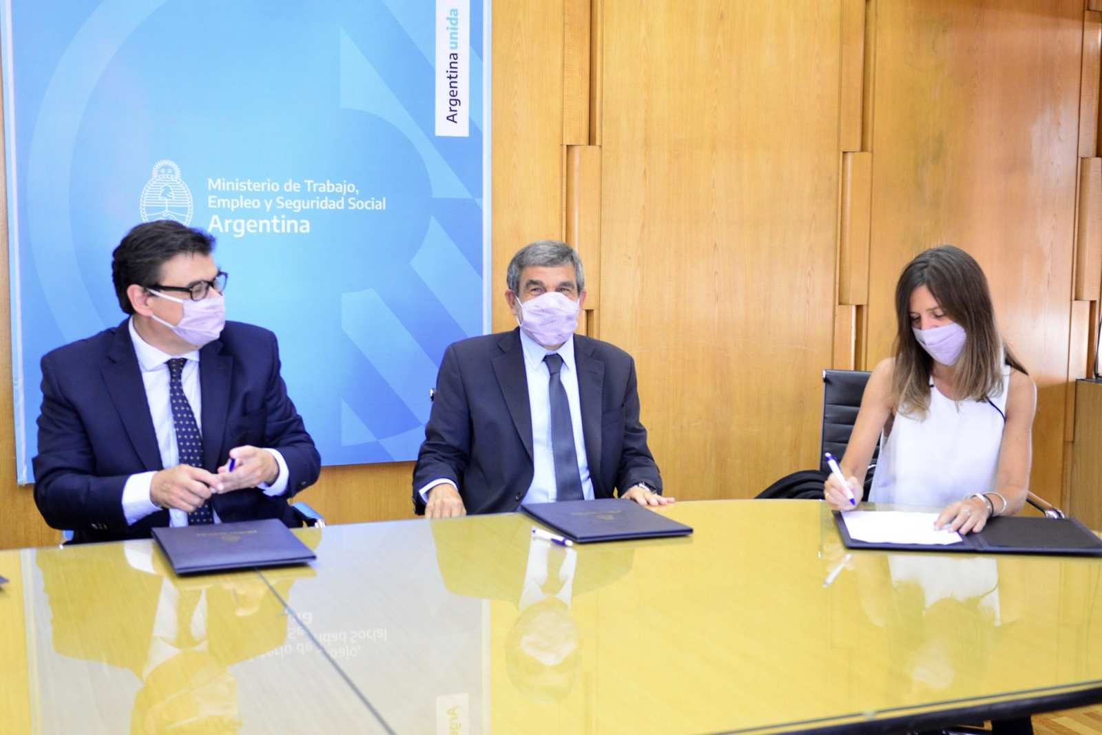 Se firmó resolución que establece beneficios jubilatorios para el personal vinculado a actividades Técnico – Científicas