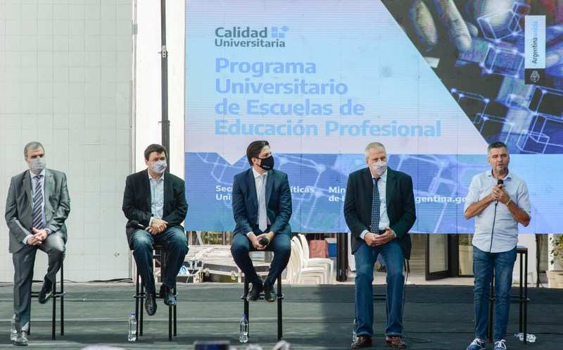 Zabaleta, Trotta, Moroni y Perczyk presentaron en Hurlingham el Programa Universitario de Escuelas de Educación Profesional