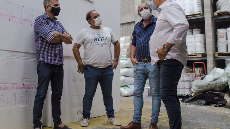 Zabaleta realizó un acuerdo con la empresa de membranas Cafivel para seguir mejorando la infraestructura escolar