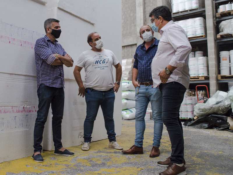 Zabaleta realizó un acuerdo con la empresa de membranas Cafivel para seguir mejorando la infraestructura escolar