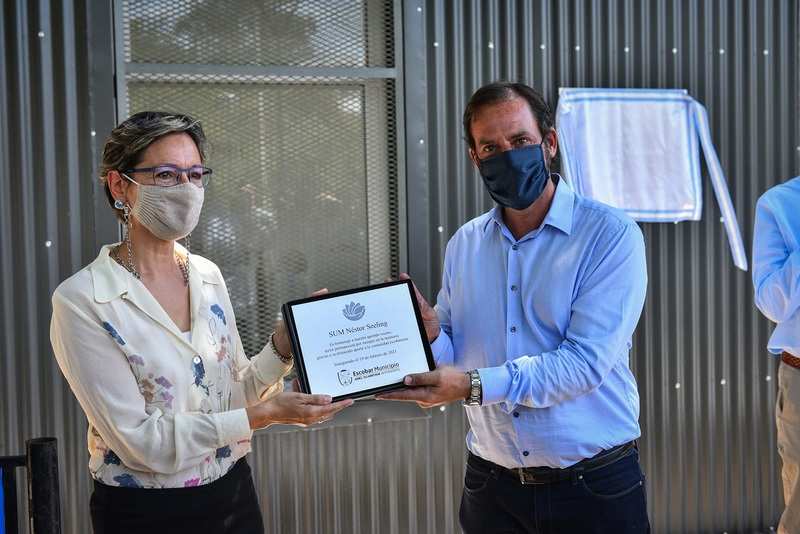 Ariel Sujarchuk participó del emotivo homenaje de la comunidad de Loma Verde al imponer el nombre de Néstor Seeling al SUM del polideportivo municipal