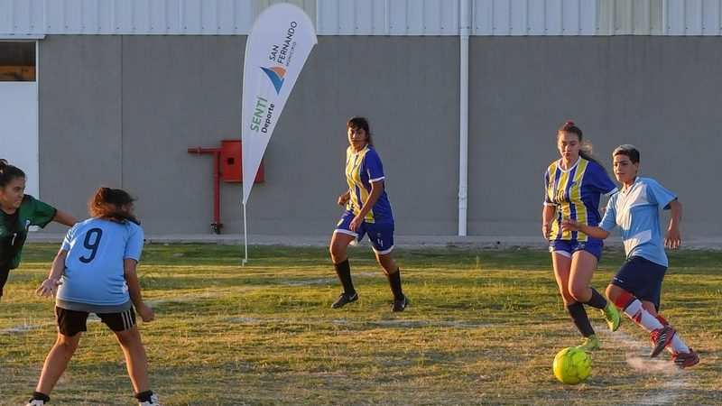 En San Fernando se juegan las finales de los torneos de verano de fútbol femenino y masculino