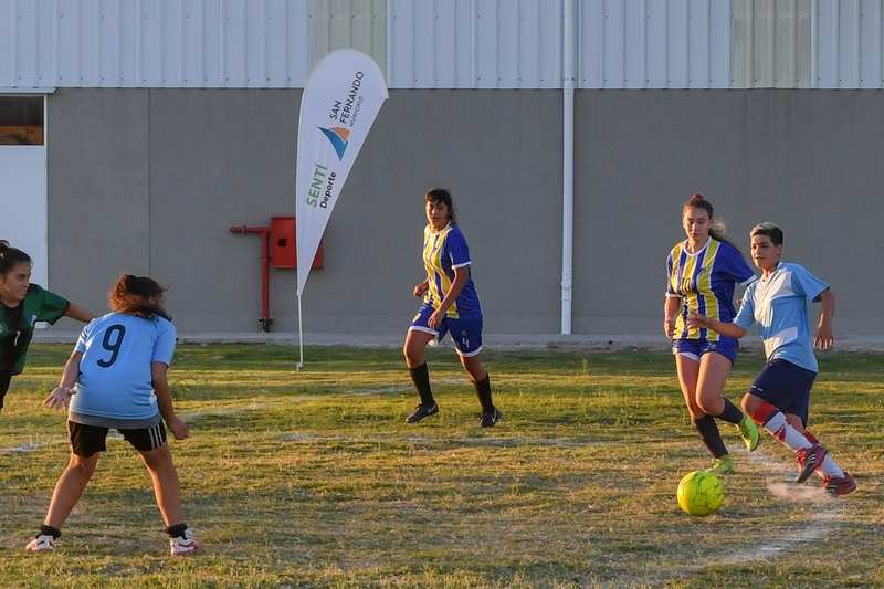 En San Fernando se juegan las finales de los torneos de verano de fútbol femenino y masculino