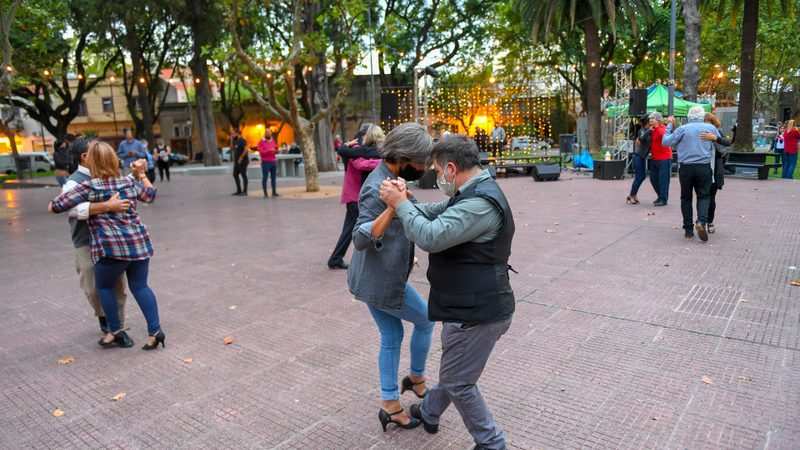 Se realizó una milonga al aire libre y con todos los cuidados en Victoria