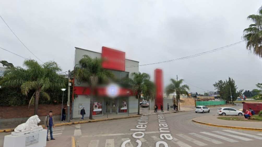 Robaron un banco en Garín y se llevaron dos sacas de dinero y efectivo de una caja