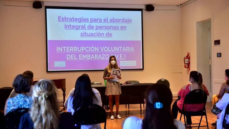 Personal de la Municipalidad y el Hospital Erill recibieron una capacitación sobre la nueva ley de Interrupción Voluntaria del Embarazo