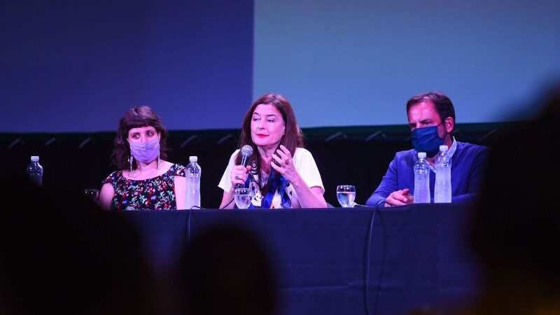 Ariel Sujarchuk y la ministra Estela Díaz presentaron programas para prevenir y atender situaciones de violencia de género en el territorio