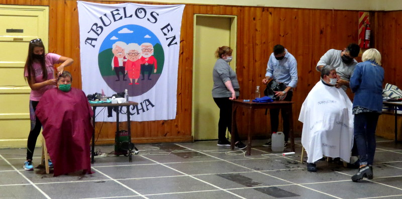 Jornada de Peluqueria Solidaria con Abuelos en San Fernando