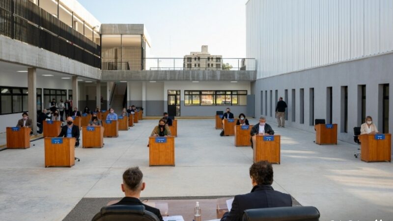 El Concejo Deliberante sesionó al aire libre en el Colegio Preuniversitario “Dr. Ramón Cereijo”.
