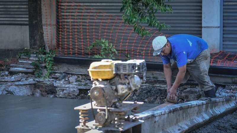 Siguen adelante las obras de estabilizado, bacheo y alumbrado en distintos puntos del partido de Escobar