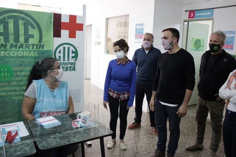Alessandrini y grosso recorrieron el vacunatorio de ATE San Martín