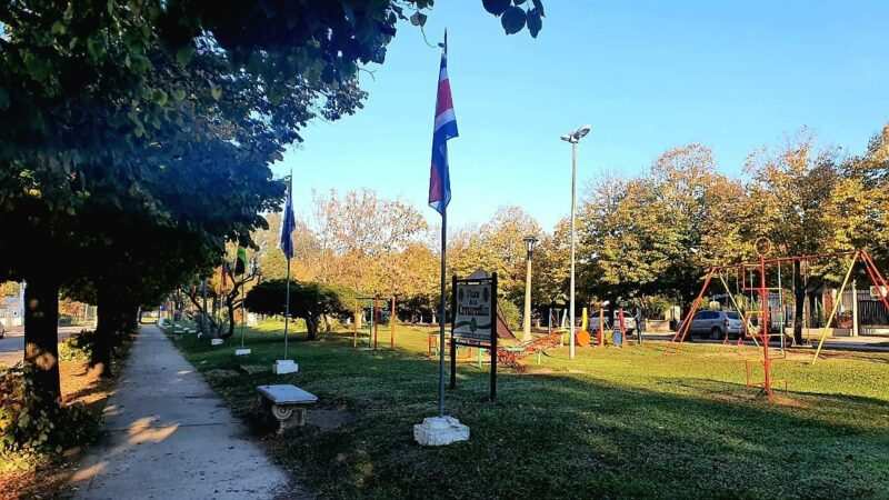 Reponen las Banderas en la Plaza de la Concordia