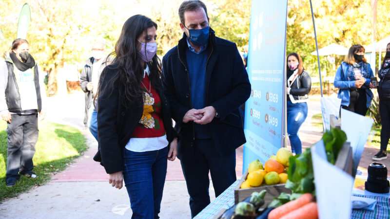 Ariel Sujarchuk y Paula Español firmaron un convenio para desarrollar  el Mercado Federal Ambulante en el partido de Escobar