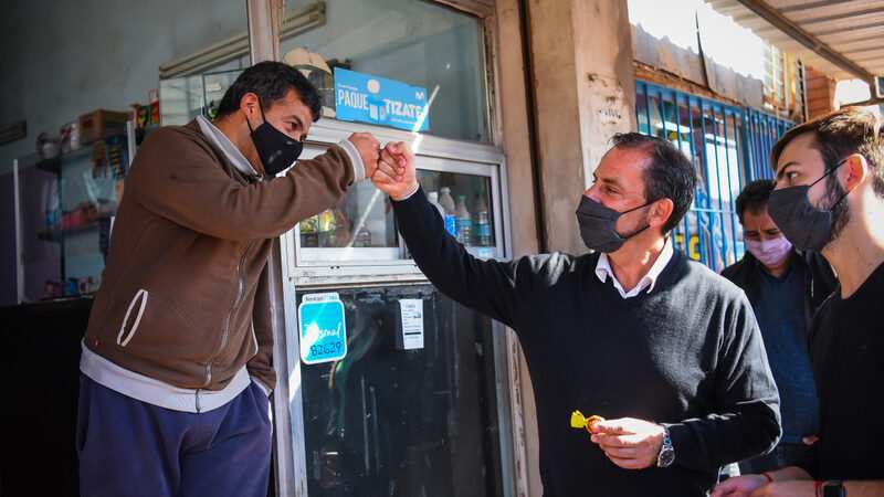 El intendente Ariel Sujarchuk recorrió obras de repavimentación y de reconstrucción de veredas en la localidad de Maquinista Savio