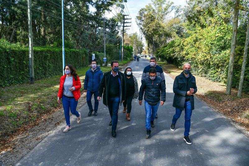 Ariel Sujarchuk supervisó la obra de pavimentación de la calle El Dorado que ofrece un acceso renovado a Ingeniero Maschwitz