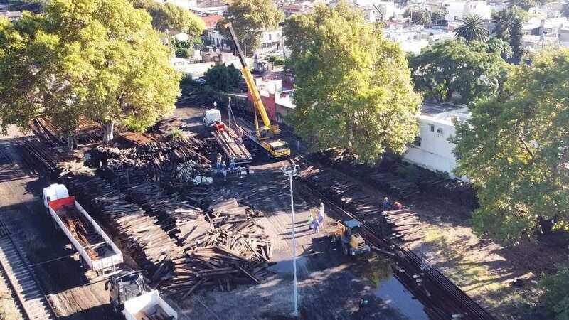 Trenes Argentinos, recuperan Aparatos de vía varados en la Aduana hace más de 5 años.