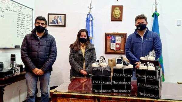 Exaltación de la Cruz, donan 150 Pares de Calzado para Niños