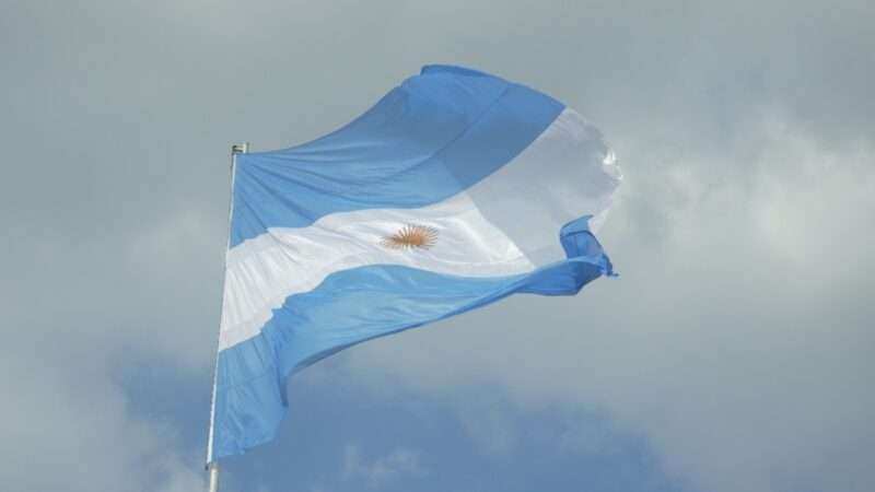 Una nueva Bandera Nacional, en el ingreso a Capilla del Señor