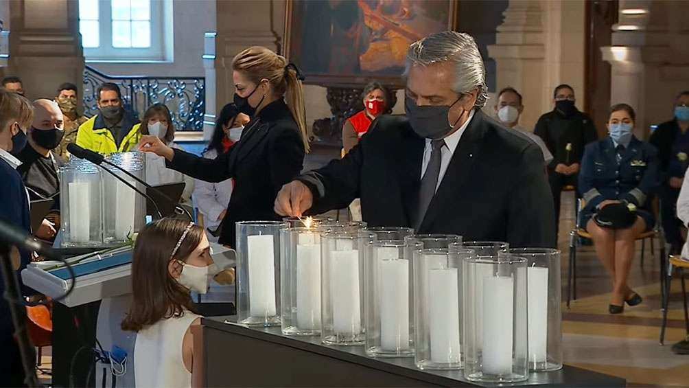 El Presidente rindió homenaje a las víctimas de la pandemia y convocó a “Construir sin divisiones”