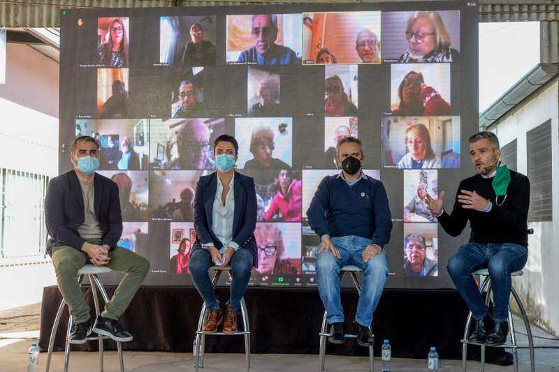 Zabaleta, Larroque, Volnovich y Rodríguez, participaron de la firma de un convenio para refaccionar los centros de jubilados de la provincia