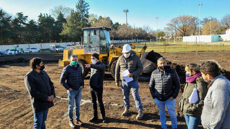 Zabaleta recorrió el inicio de obra del nuevo Polideportivo de Villa Tesei