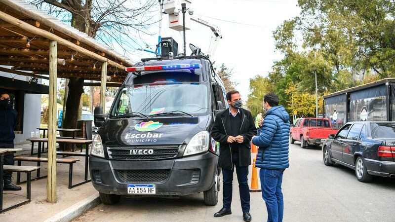 Ariel Sujarchuk supervisó la instalación de cámaras de seguridad en Ingeniero Maschwitz