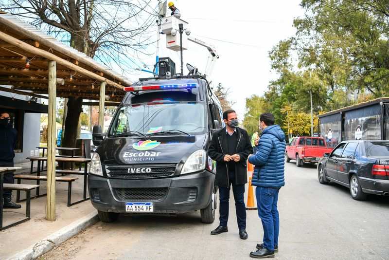 Ariel Sujarchuk supervisó la instalación de cámaras de seguridad en Ingeniero Maschwitz