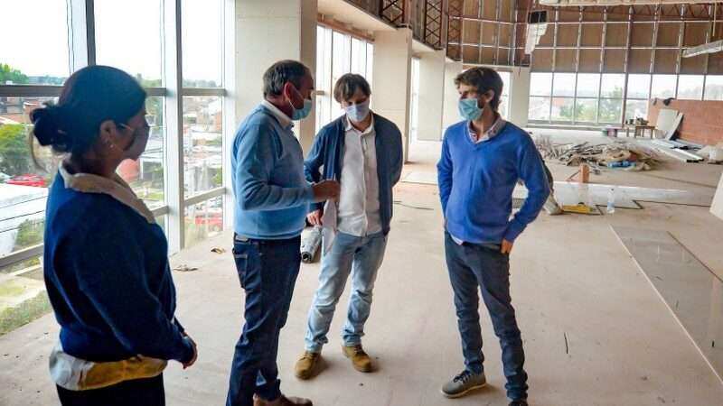 Juan Andreotti y autoridades de PAMI firmaron un convenio y recorrieron la ampliación del Hospital Municipal