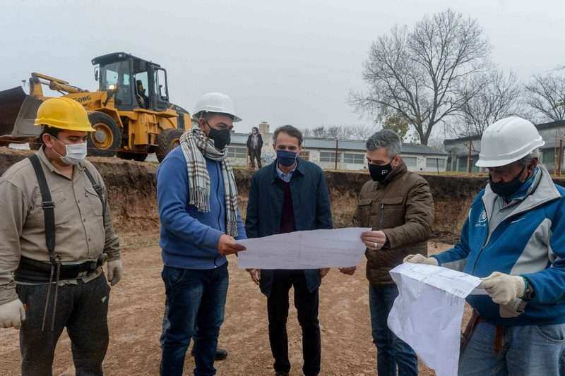 Zabaleta y Katopodis recorrieron la obra del nuevo Polideportivo de Villa Tesei