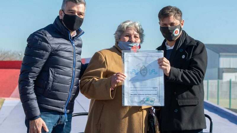 Kicillof y Zabaleta entregaron escrituras a más de 100 familias de Hurlingham