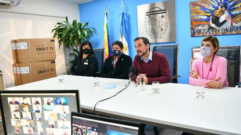 Ariel Sujarchuk encabezó el acto de lanzamiento de una nueva edición del curso de Lengua de Señas con más de 3.000 personas inscriptas