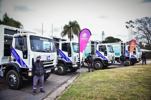 La Municipalidad de Escobar incorporó nuevos camiones y móviles para mejorar el sistema de recolección de residuos en el distrito 
