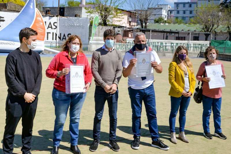 Juan Andreotti y Augusto Costa entregaron escrituras de viviendas a 60 familias sanfernandinas