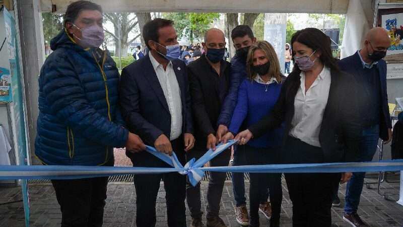 Semana de la Educación: Ariel Sujarchuk inauguró la 6° edición de la Feria del Libro y la Feria Universitaria