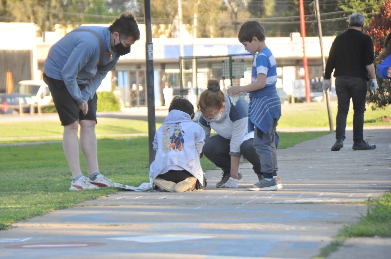 Parada Robles: Pintando Senderos en la Plaza del Encuentro