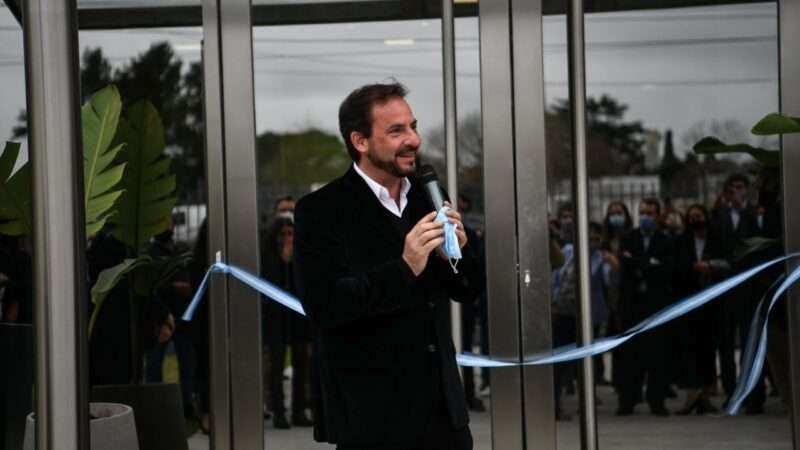 Ariel Sujarchuk participó de la inauguración de un centro de diagnóstico médico privado en Ingeniero Maschwitz