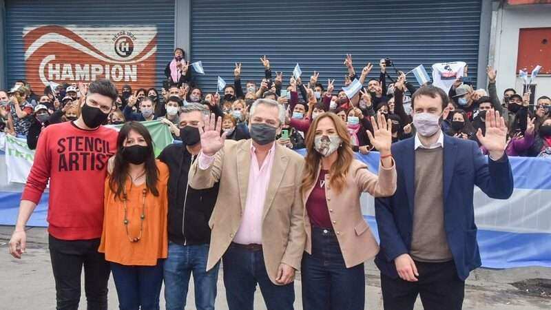 Alberto Fernández recorrió una fábrica de mermeladas en Hurlingham junto a Selci, Zabaleta, Rodríguez y Tolosa Paz
