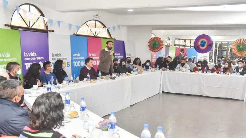 El Frente de Todos de Hurlingham realizó un desayuno junto al intendente Selci y a referentes sociales de la comunidad