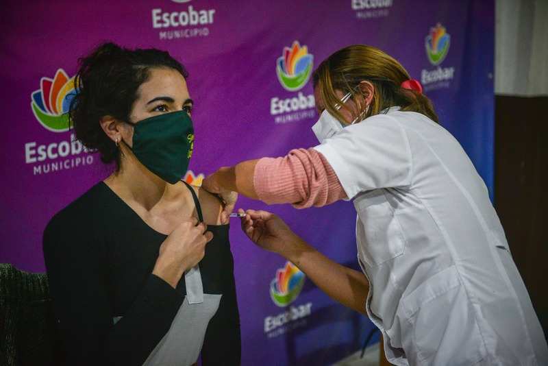 Covid-19: el 85% de los inscriptos en Escobar para la campaña provincial de vacunación ya recibió al menos una dosis mientras que el 50% completó el esquema