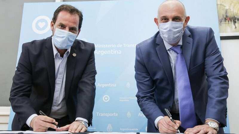 Ariel Sujarchuk y Alexis Guerrera firmaron un convenio para construir 90 paradas seguras e incorporar mobiliario urbano en todas las localidades del partido de Escobar