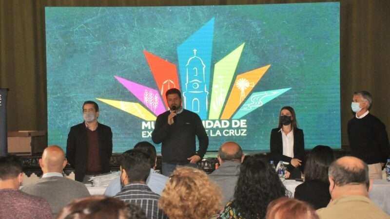 Exaltación, entrega de Escrituras en el Salón Roma