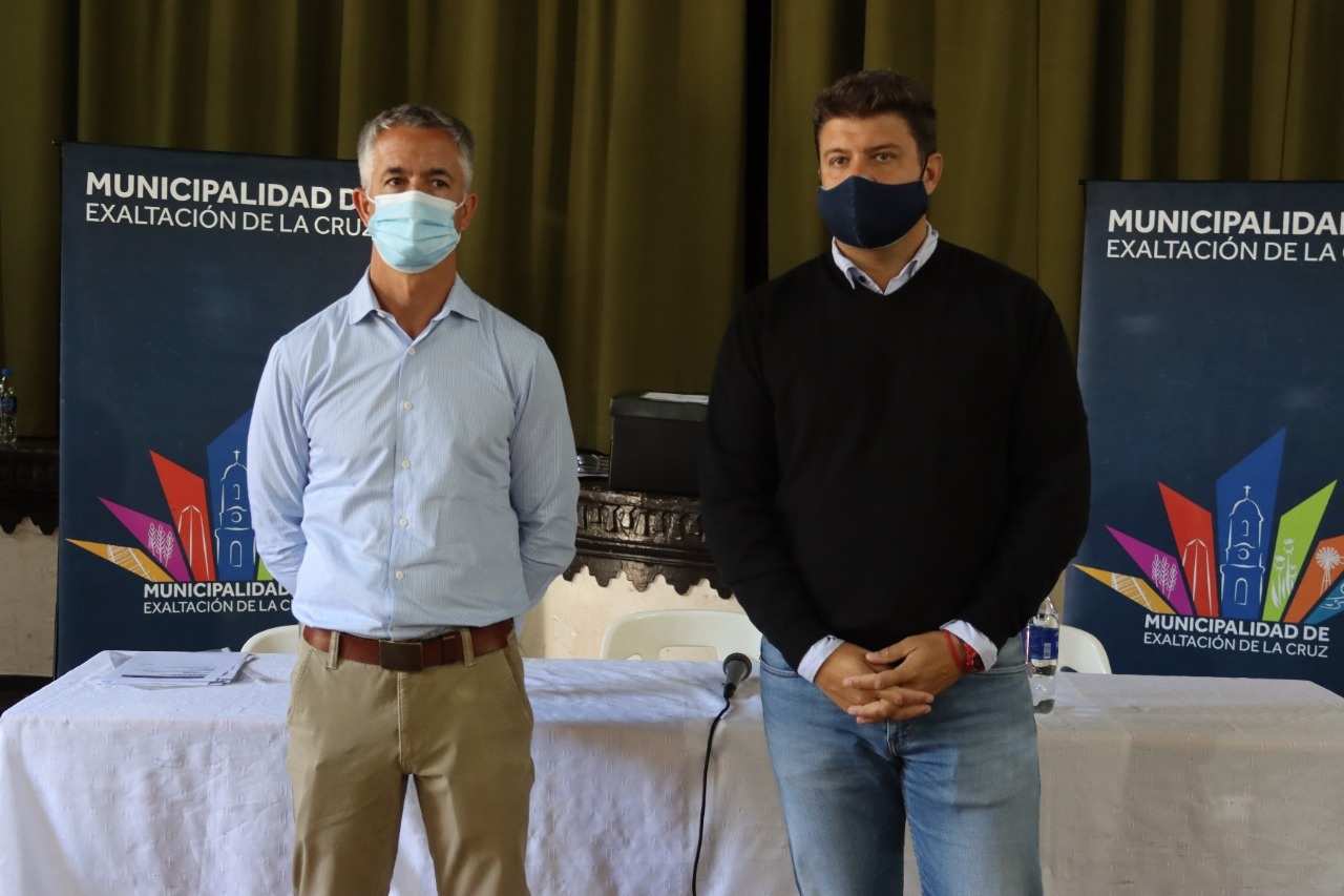 Exaltación, firma de Escrituras en el Salón Roma