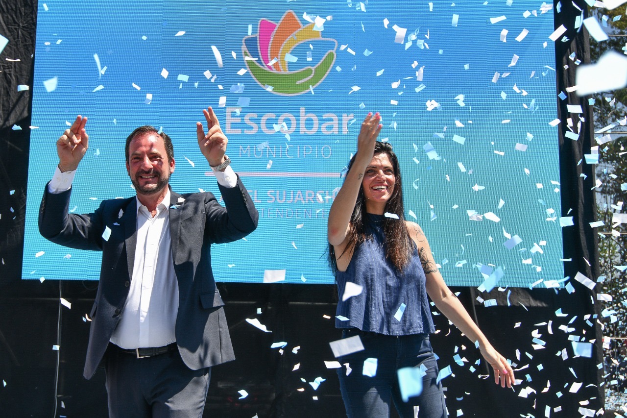 En el nuevo Hospital Municipal de Garín, Ariel Sujarchuk realizó un acto junto a Luana Volnovich y Alexia Navarro