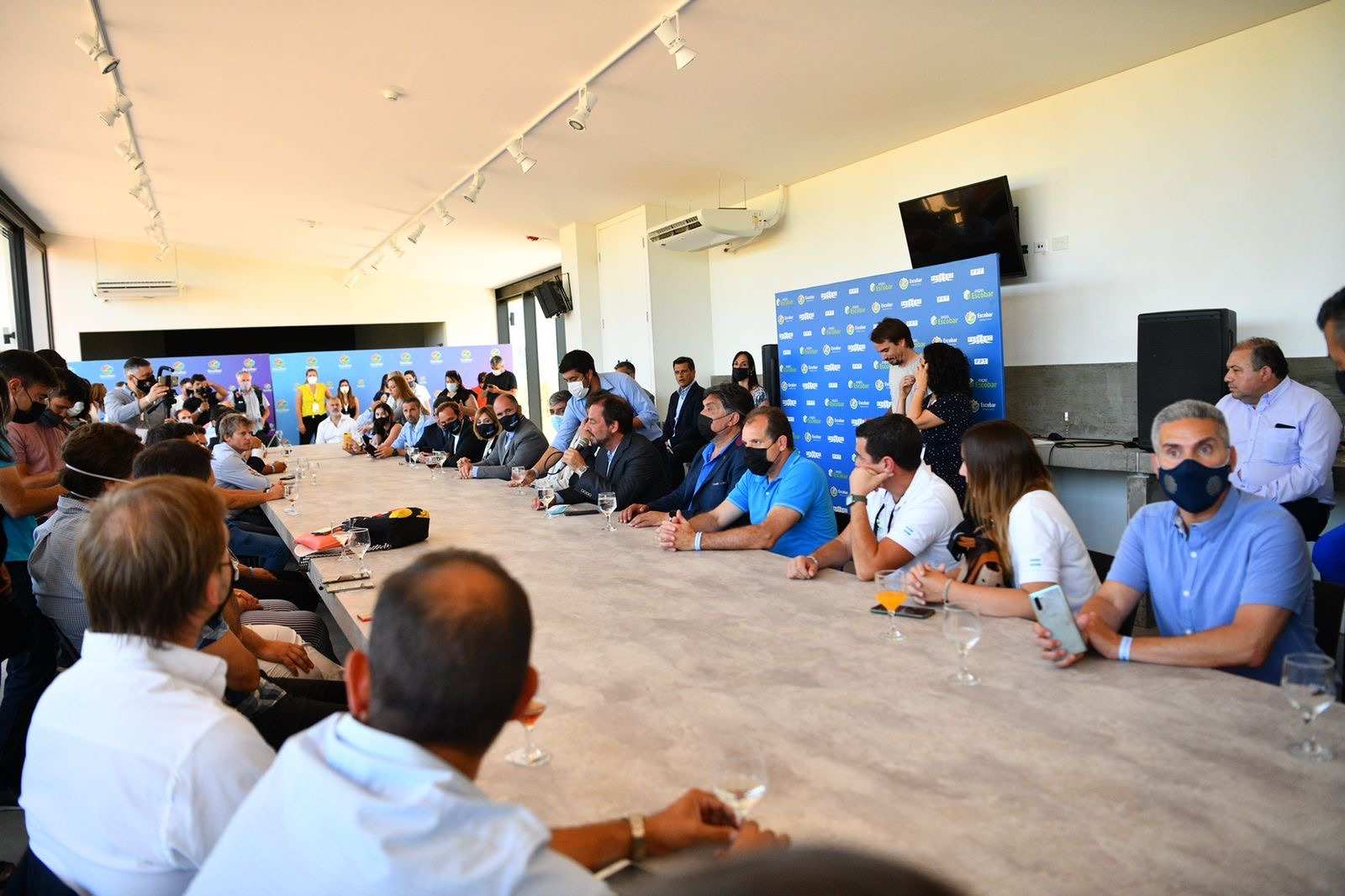 Ariel Sujarchuk y Sergio Massa participaron de una reunión de trabajo junto a industriales de la región durante la segunda jornada de Expo Escobar
