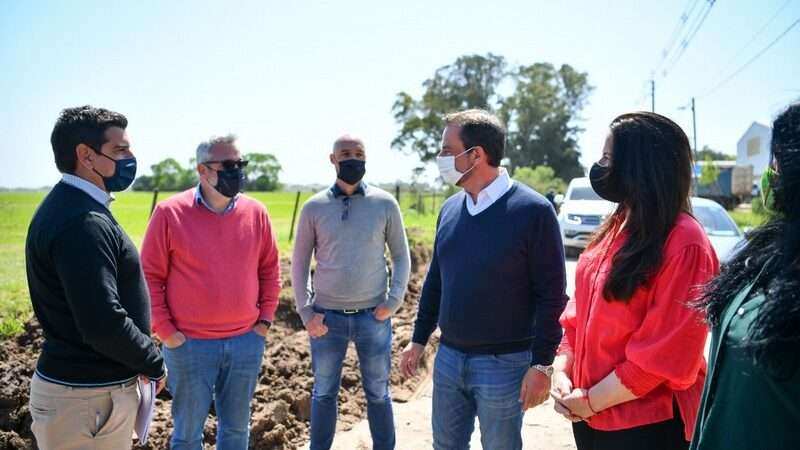 En Matheu, Ariel Sujarchuk recorrió la importante obra de pavimentación de la calle Del Caballito Blanco
