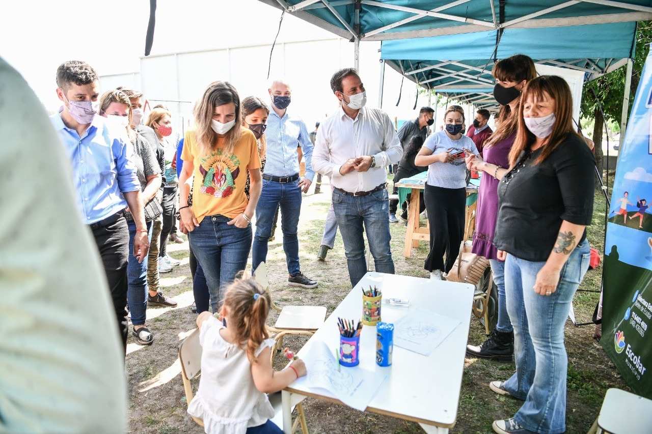 Ariel Sujarchuk y Fernanda Raverta supervisaron un operativo de salud integral y recorrieron la oficina de ANSES en Escobar