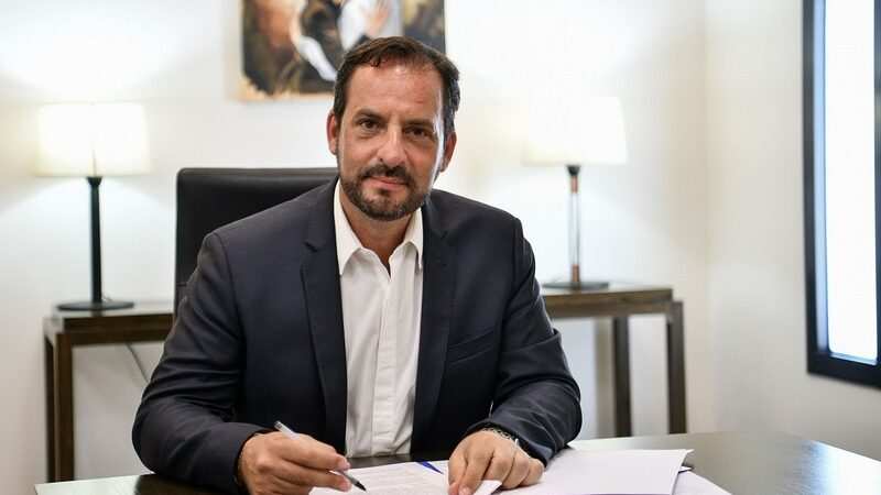 El intendente Ariel Sujarchuk firmó un convenio con Nación para iniciar la obra de saneamiento integral de la Cuenca del Arroyo Bedoya